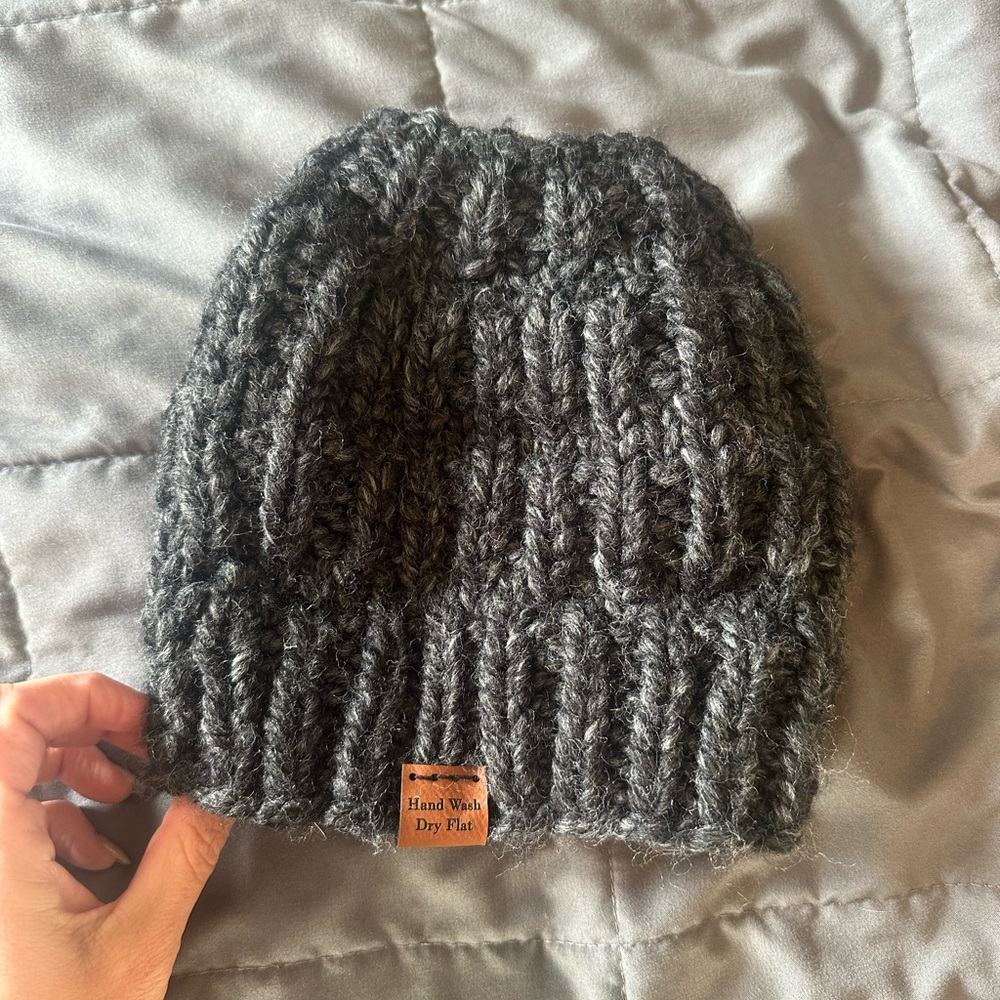 Cozy Gray Women’s Knit Beanie with Ponytail Cutout